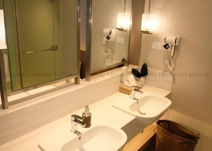 Acqua At The Residences Acqua Near Makati And Bgc 3*